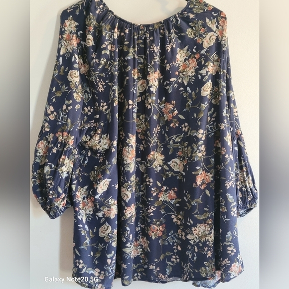 Blue floral peasant top in size 3X. - Picture 2 of 3